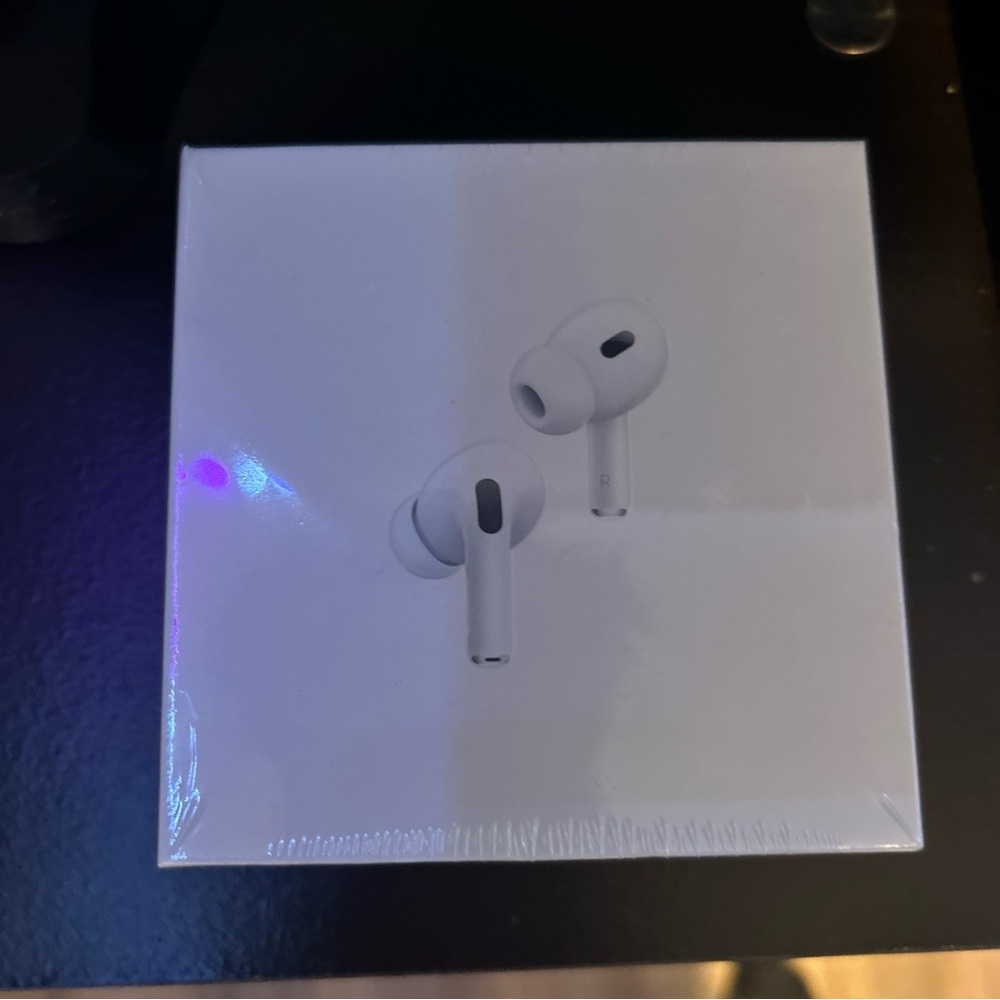 Apple White Wireless Earbuds